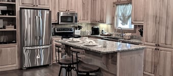 Secluded cabin just 2.5 miles from Troy University