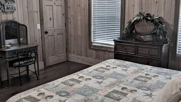 1 chambre, bureau, fer et planche à repasser, lit parapluie