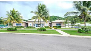 Exterior - The Chill Spot @oceanpointe with Pool & Gym (Lucea)