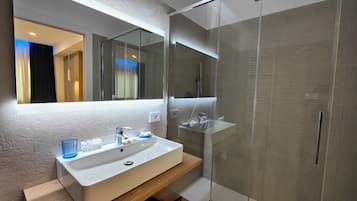 Individuell dekoriert, individuell eingerichtet, Schreibtisch