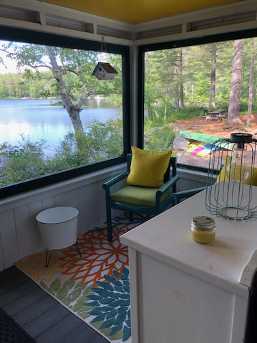 Cozy camp directly on the lake with stunning views!