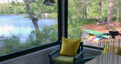 Cozy camp directly on the lake with stunning views!