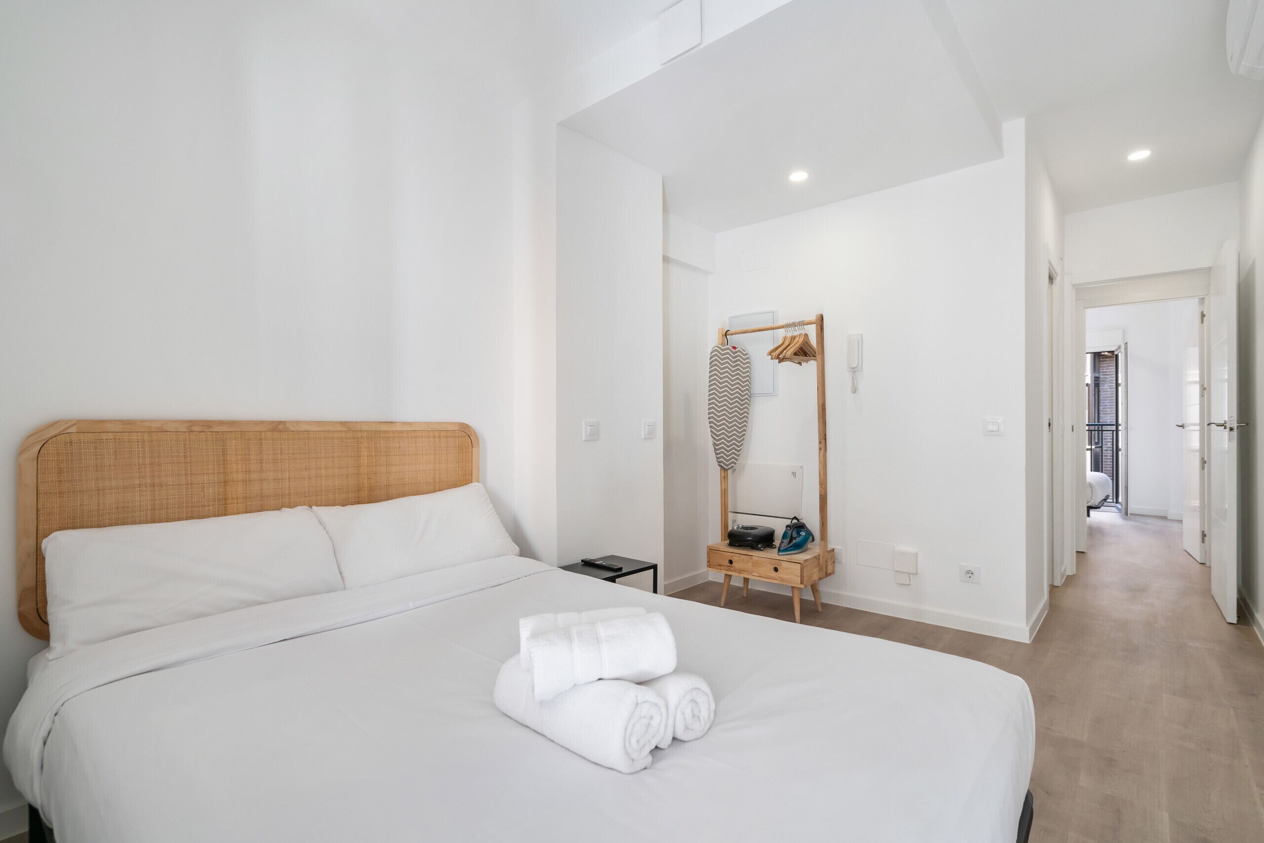 1 slaapkamer, een strijkplank/strijkijzer, gratis wifi, beddengoed