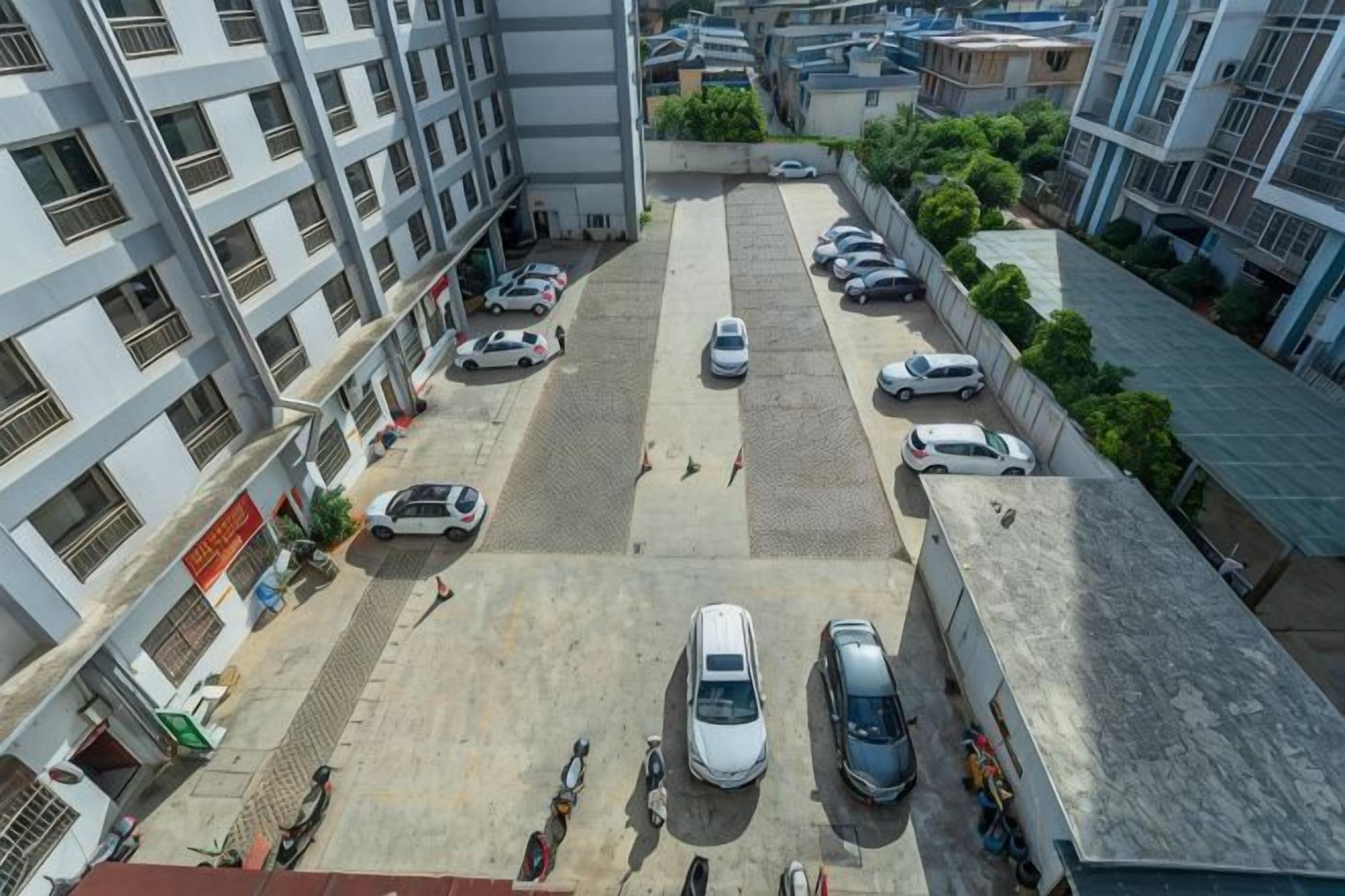 المنطقة المحيطة بالمنشأة