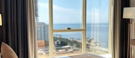 Executive Suite | 2 bedrooms, in-room safe, desk, soundproofing