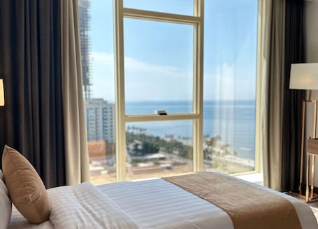 Executive Suite | 2 bedrooms, in-room safe, desk, soundproofing