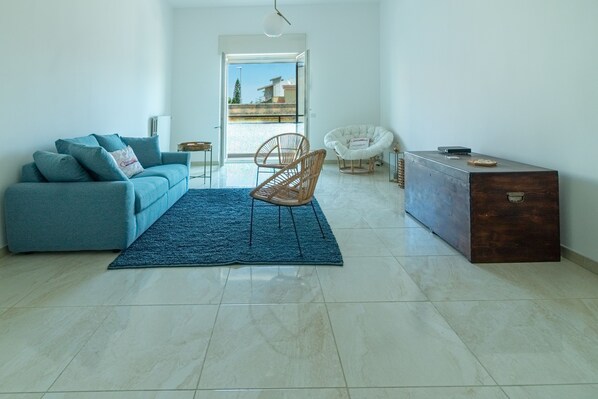 Apartamento conforto | Área de estar | TV LED, lareira