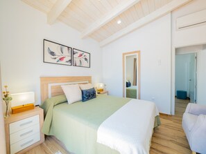 2 makuuhuonetta, silitysrauta/-lauta, ilmainen Wi-Fi, vuodevaatteet