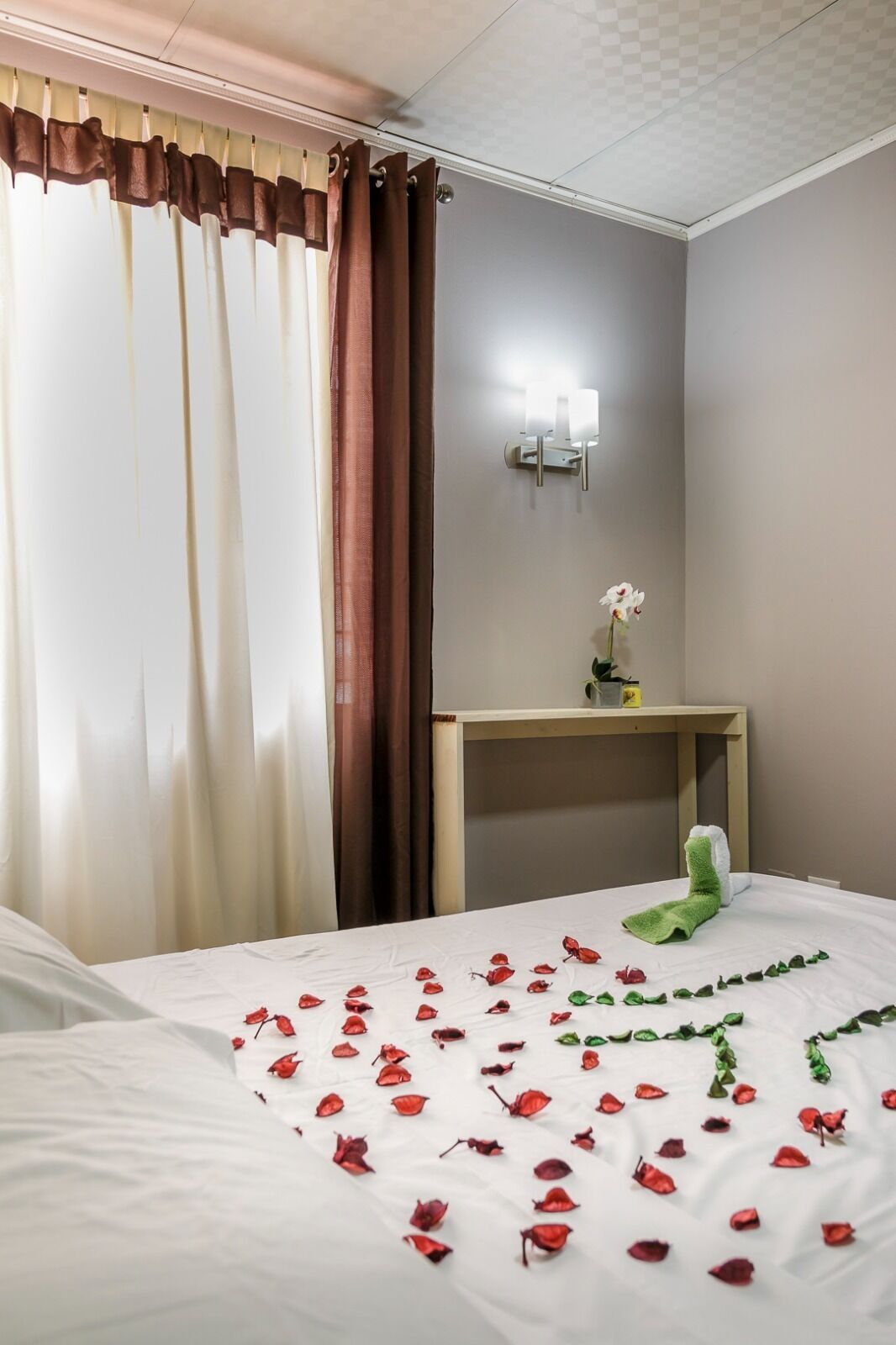 Habitación grande #6 "Lulú" baño privado-C MATRIMONIAL | Gratis wi-fi