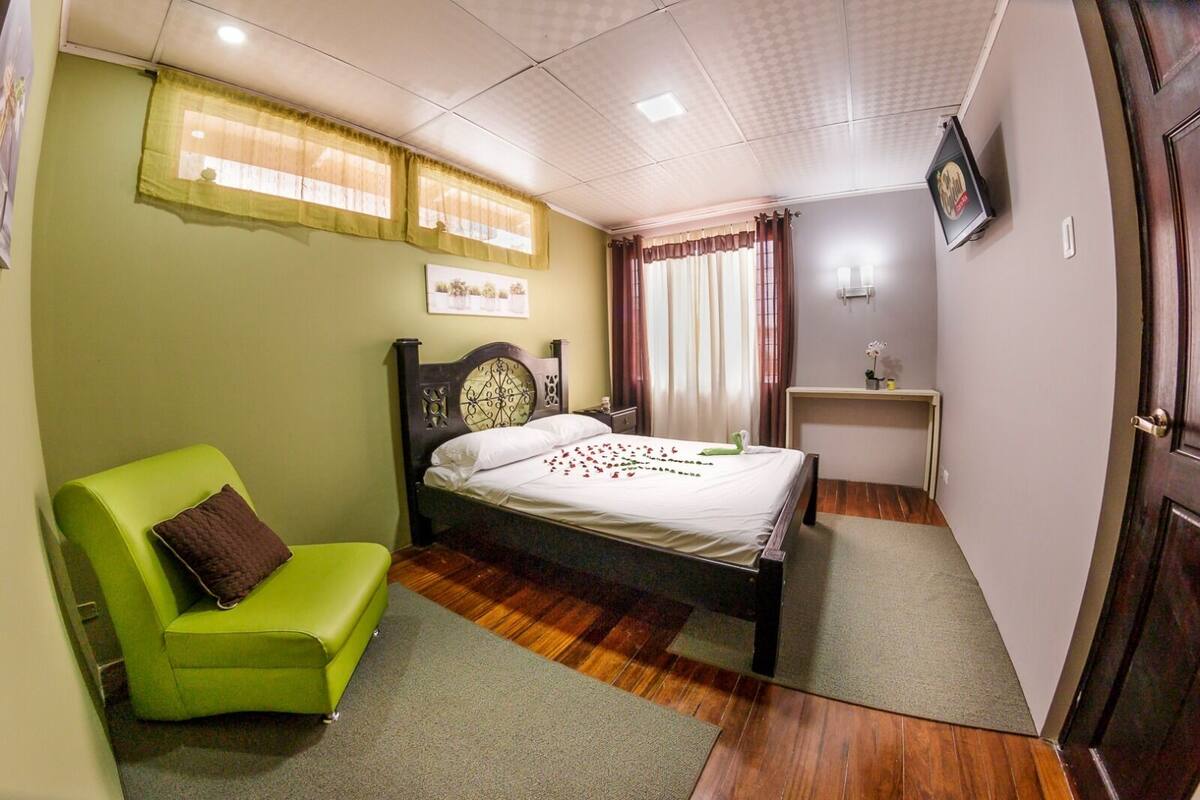 Habitación grande #6 "Lulú" baño privado-C MATRIMONIAL | WiFi (無料)