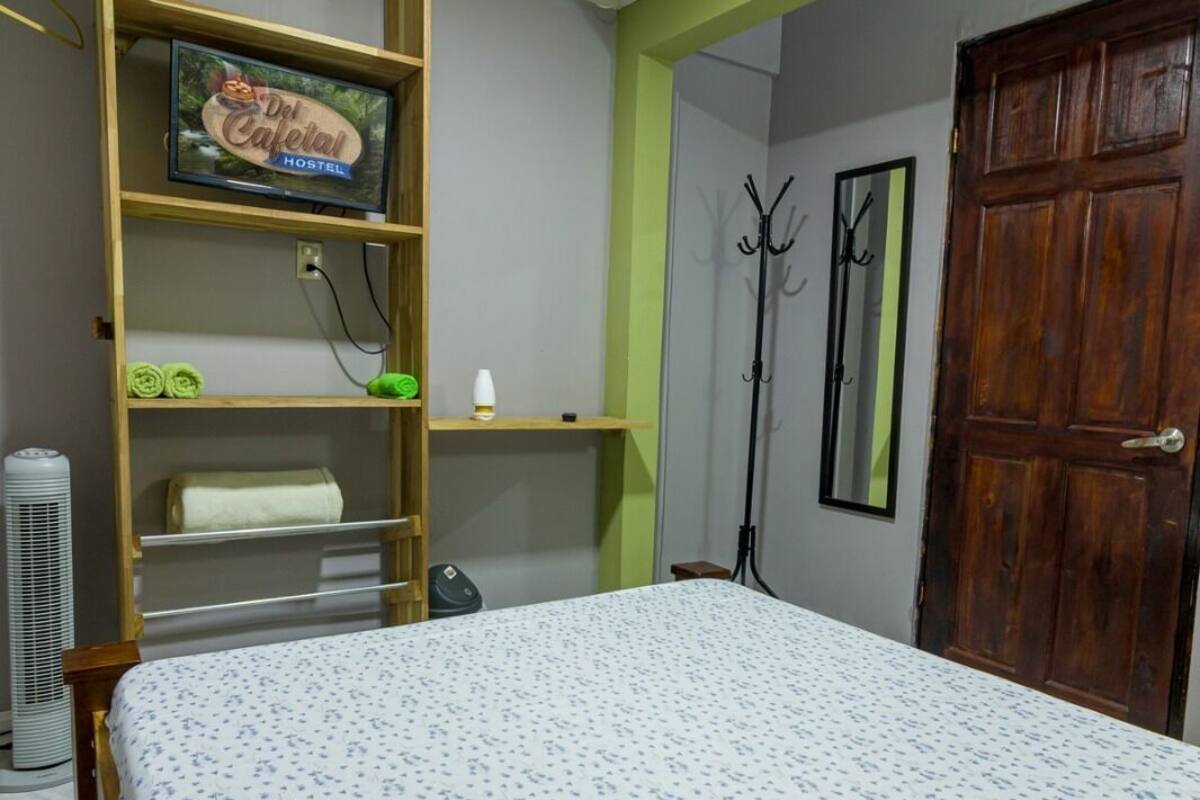 Habitación mediana #8 baño Compartido -CAMA MATRIMONIAL | WiFi (無料)