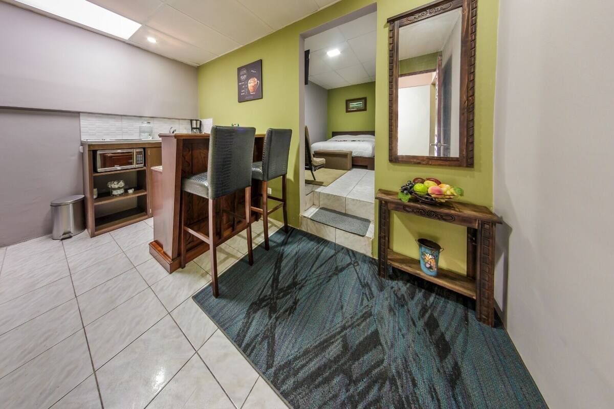 Habitación grande #3 "Pura Vida" Cocina y baño privado- MATRIMONIAL | WiFi (無料)