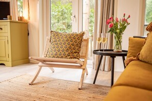 Smart TV, DVD player, books