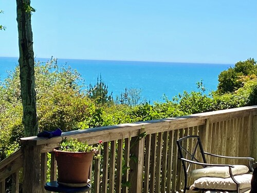 Ocean View Beach House- lush acre with gardens and a trail to beach!