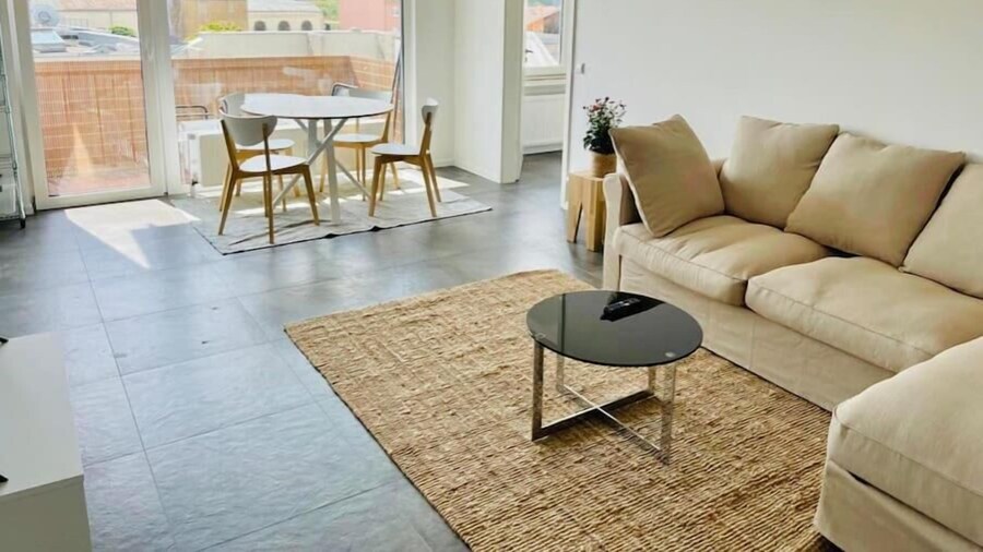 Large 1 bedroom with Terrace & Parking