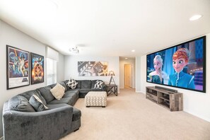Smart-TV, Videospiele, Tischfußball