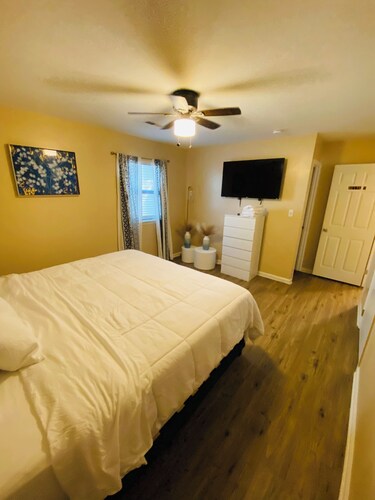 Indulge in urban luxury with a stay in our cozy home. 