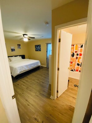 2 bedrooms, in-room safe, desk, iron/ironing board