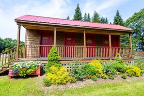 Exterior - Cozy Cabin at Farm Stay in Maine (Turner)