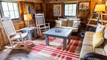 Table de tennis de table, livres, chaĂźne hi-fi