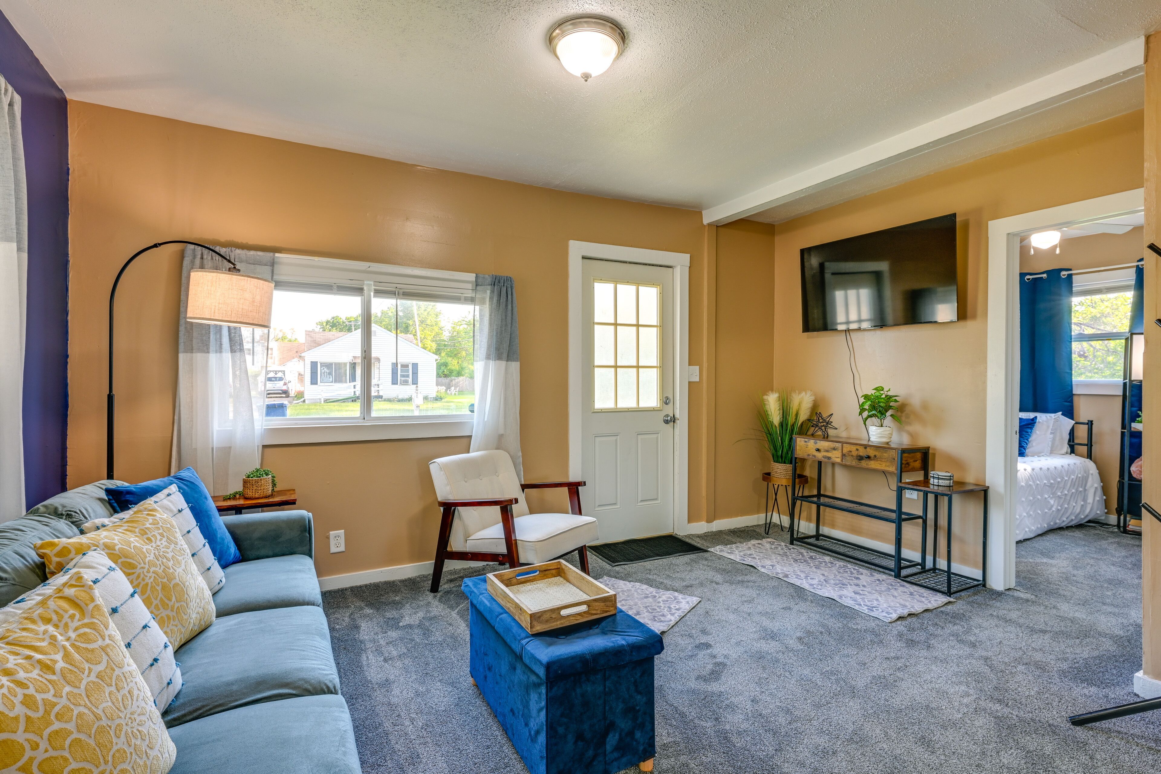 Cozy Home w/ Backyard ~ 3 Mi to Downtown Saginaw!