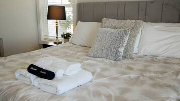 4 bedrooms, desk, free WiFi, bed sheets