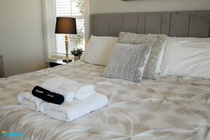 4 bedrooms, desk, free WiFi, bed sheets