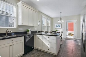 Fridge, microwave, oven, stovetop - PETS | Long Stays | Daybreak Community (South Jordan)