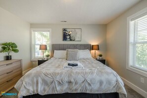 4 bedrooms, desk, free WiFi, bed sheets - PETS | Long Stays | Daybreak Community (South Jordan)