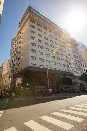 Classic Double Room | Street view - El Misti Coliving Obelisco (Buenos Aires)