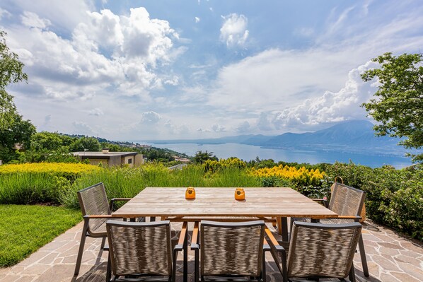 Outdoor dining - Fantastischer Blick Über den See (San Zeno di Montagna)