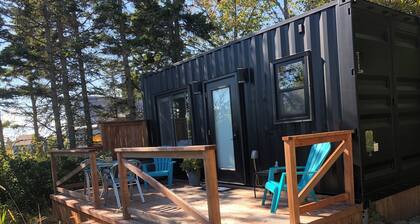 Oceanfront Seacan · Private Beach, Perfect for Two