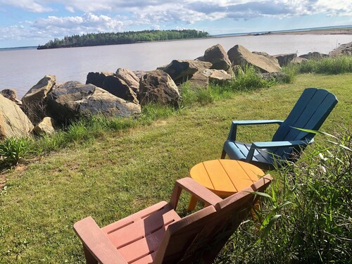 Oceanfront Seacan · Private Beach, Perfect for Two