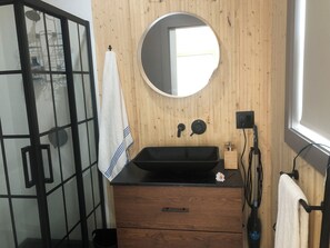 淋浴設備、風筒、提供毛巾、番梘