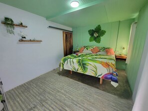 3 bedrooms, desk, WiFi, bed sheets