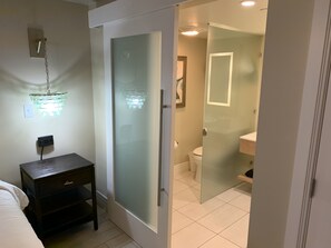 1 bedroom, in-room safe, iron/ironing board, free WiFi