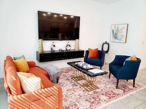 Smart TV, table football, ping pong - Pet friendly, resort style, 3 bedroom home, 10 minutes from Disney! (Davenport)