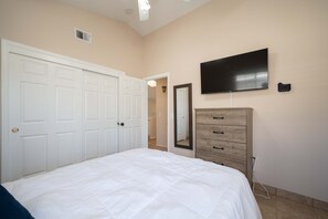 4 bedrooms, iron/ironing board, WiFi, bed sheets