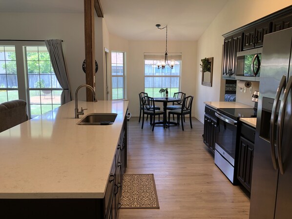 Fridge, microwave, oven, stovetop - Close to Main Street, 3 Bedrooms Mustang Manor (Fredericksburg)