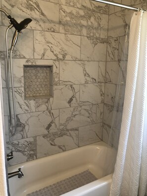 Shower, hair dryer, towels, soap - Close to Main Street, 3 Bedrooms Mustang Manor (Fredericksburg)