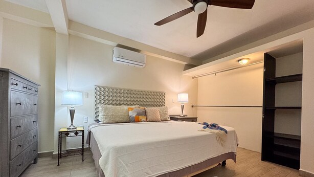 2 bedrooms, desk, WiFi, bed sheets - Casa Canizales (Mazatlan)