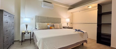 2 室のベッドルーム、デスク、WiFi、ベッドシーツ