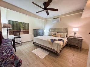 2 bedrooms, desk, WiFi, bed sheets