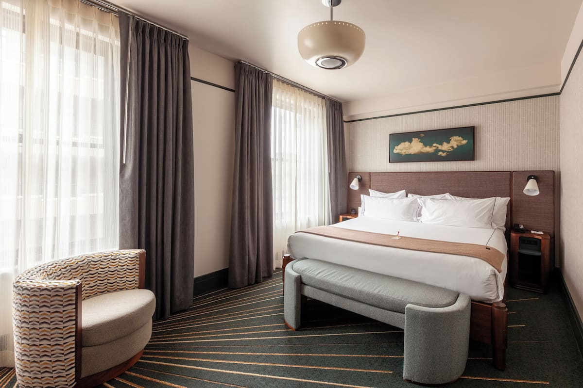 Premium bedding, in-room safe, blackout curtains