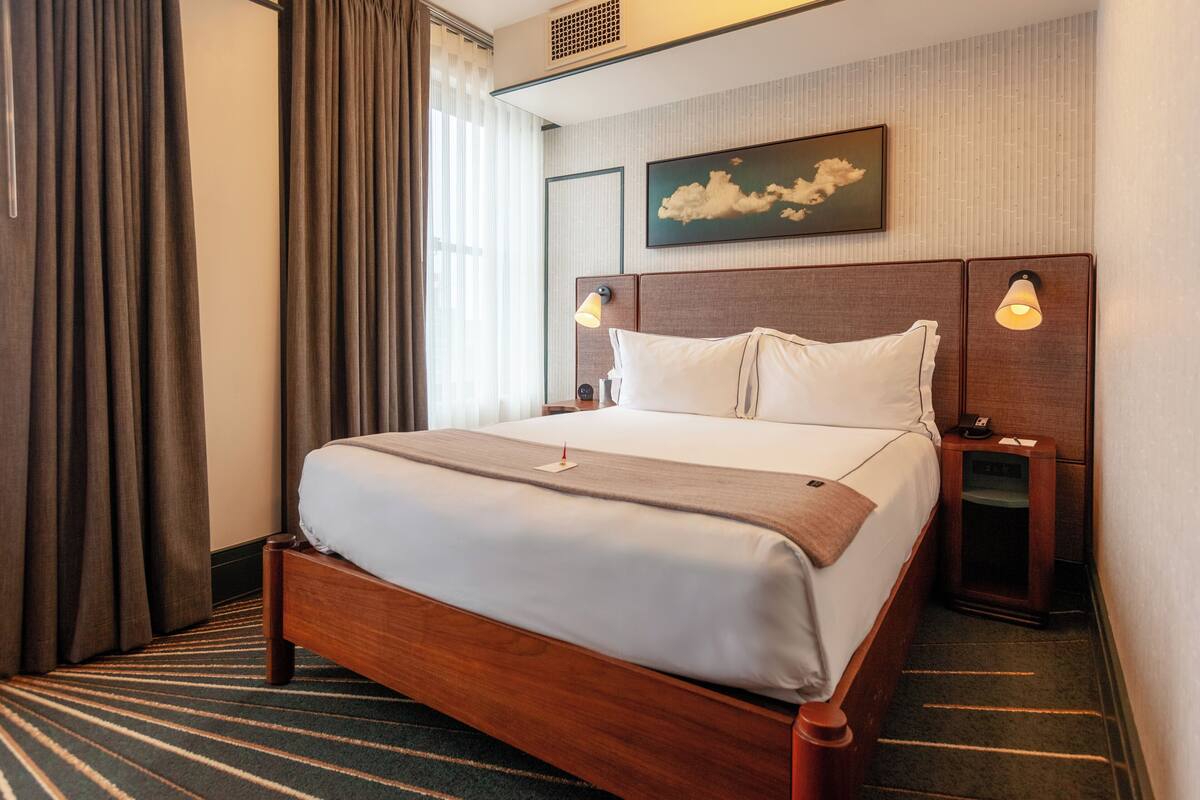 Premium bedding, in-room safe, blackout curtains