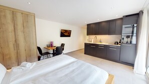 3 bedrooms, free WiFi, bed sheets