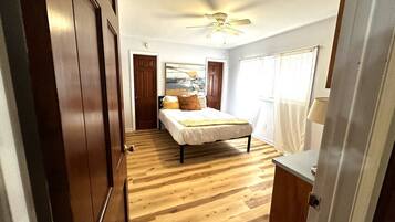 1 habitación, escritorio, tabla de planchar con plancha y wifi gratis