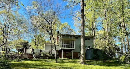 Private 1BR Mins to Downtown | Serene Backyard