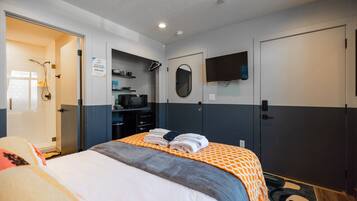 1 bedroom, desk, WiFi (free), bed sheets