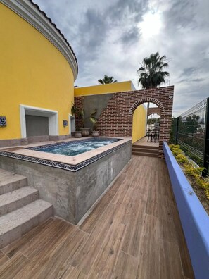 Outdoor pool - El Encanto Inn (San José del Cabo)